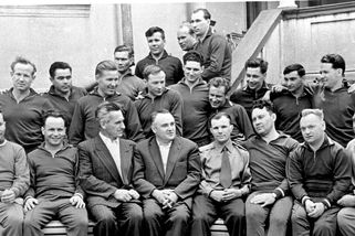 Zabila ho odhozená vata. Kosmonaut uhořel 20 dní před Gagarinovým letem, Sověti jeho smrt utajili - Médium.cz